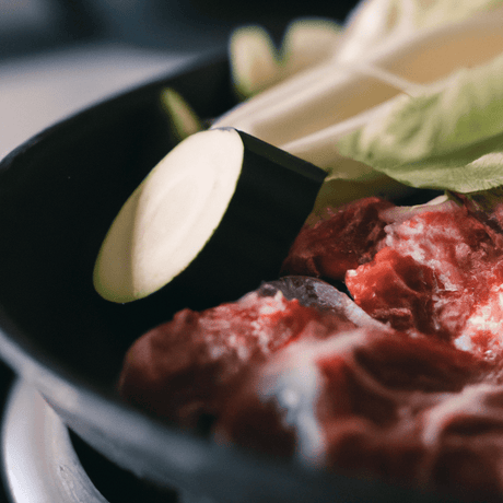 Sukiyaki (すき焼き) – Heiße Fleisch- und Gemüsepfanne - RamenHeaven